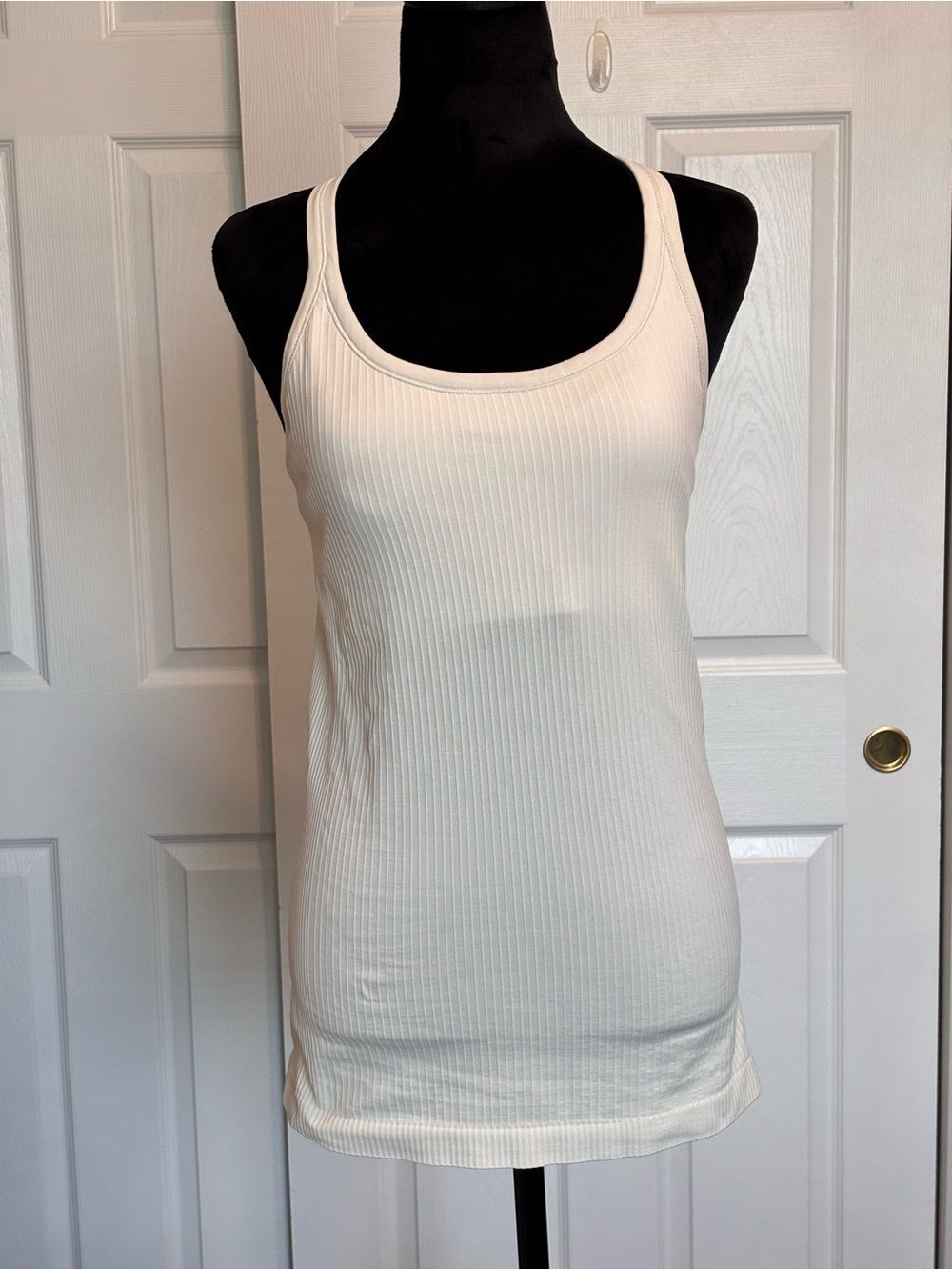 Lululemon Light Gray Ribbed Racerback Athletic Tank Top Shelf Bra Scoop Neck 8